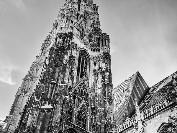 Fotografía en blanco y negro de la torre sur